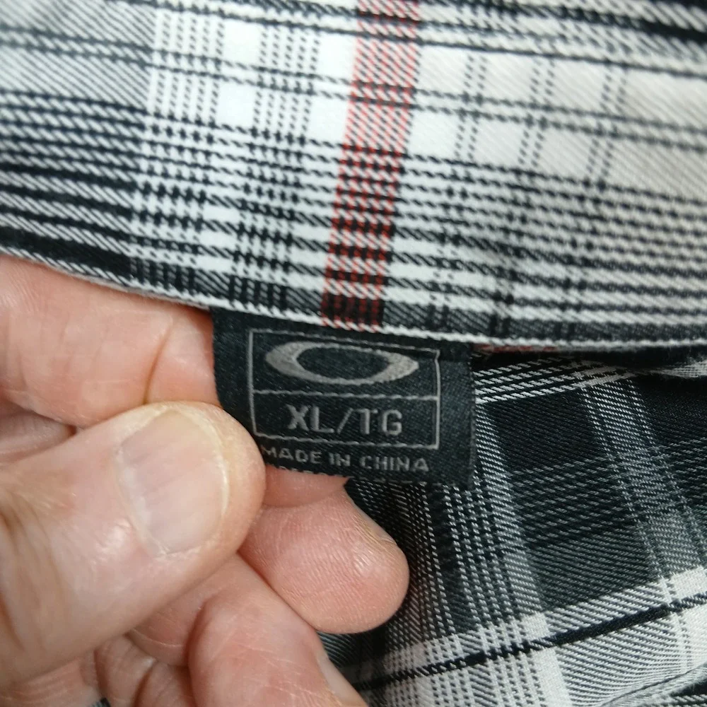 Oakley Plaid Button‎ Up Shirt Men's XL Black Gray Red Long Sleeve Casual Western - Picture 5 of 9